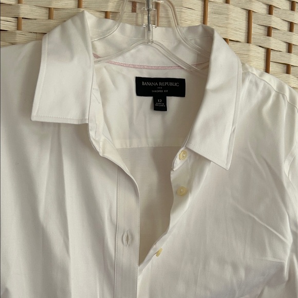 White Button-Up blouse, tailored fit. - Picture 2 of 2